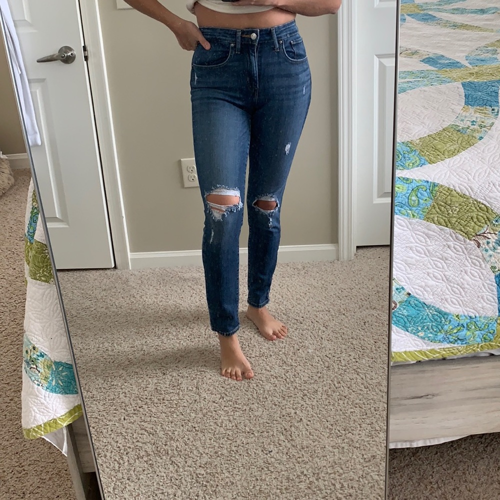 Levi’s ripped dark blue denim jeans size 27/4